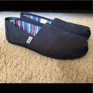 Black TOMS